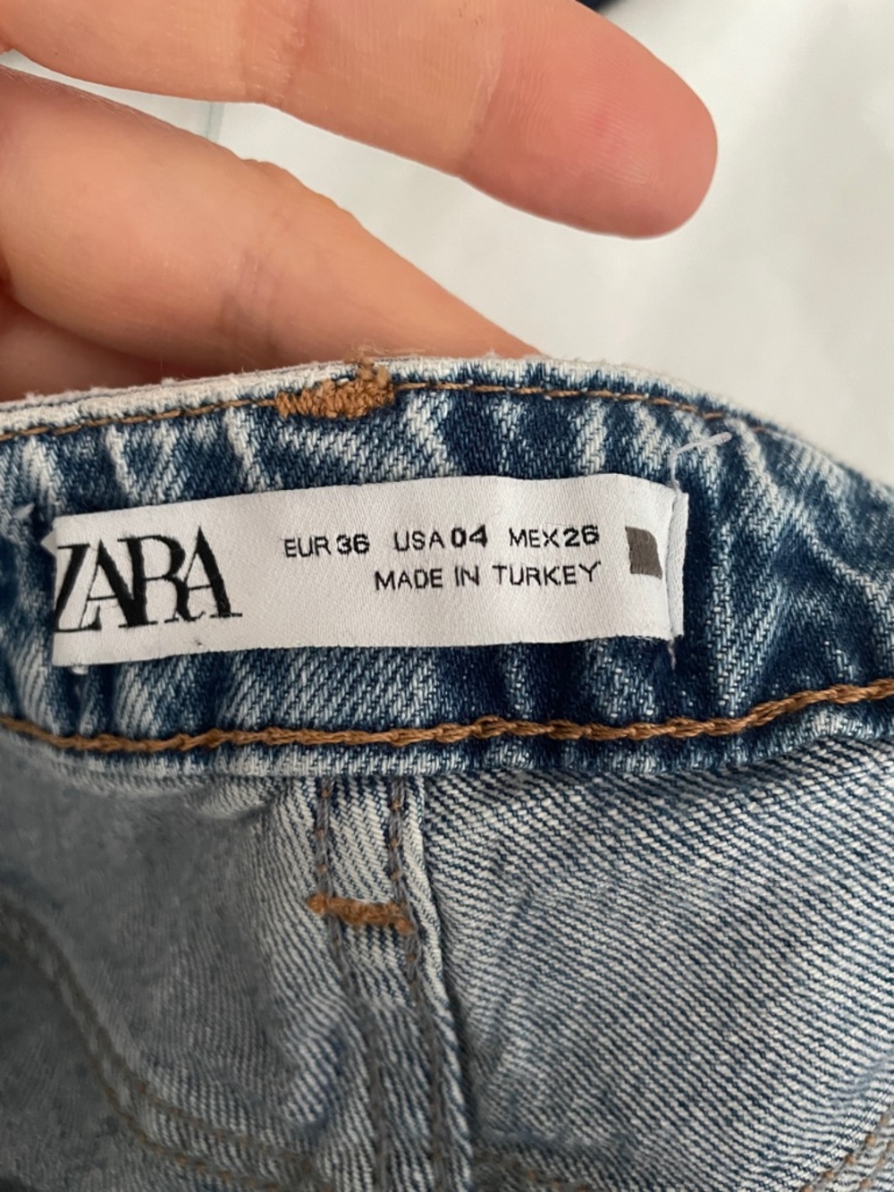 Zara Gorgeous Size 4 Blue Straight Leg Jeans Raw Hem - Picture 9 of 9